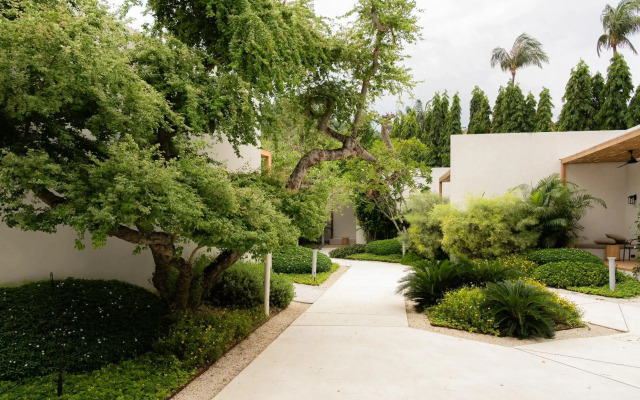Eden Resort & Villas