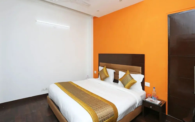 OYO 11656 Singh Suites