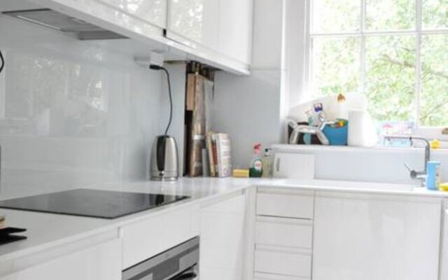 Elegant 2 Bedroom Apartment in Canonbury