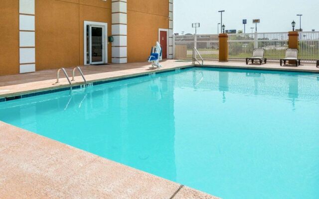 Quality Inn & Suites West Monroe