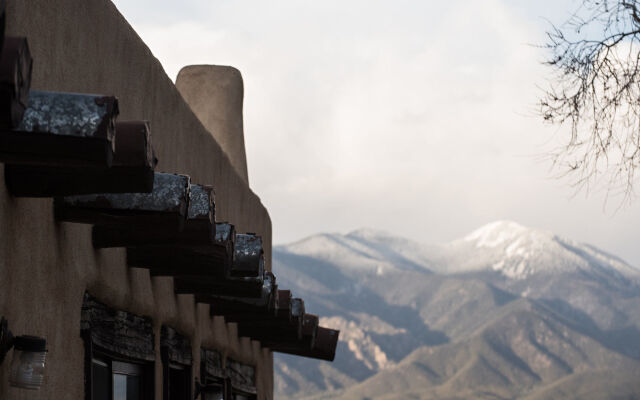 Sagebrush Inn & Suites