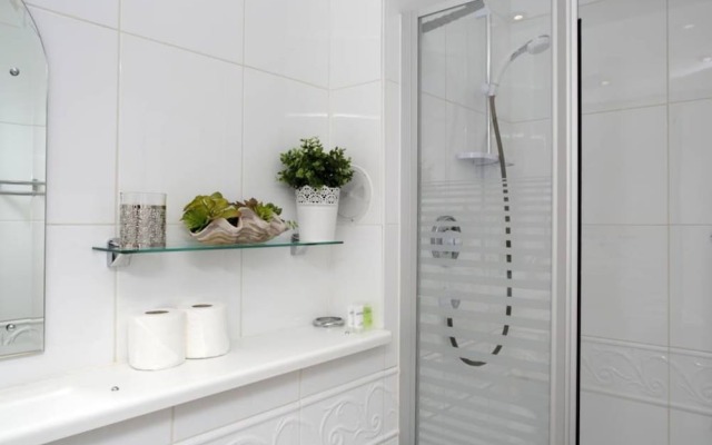 2 Bedroom Flat With Garage Parking