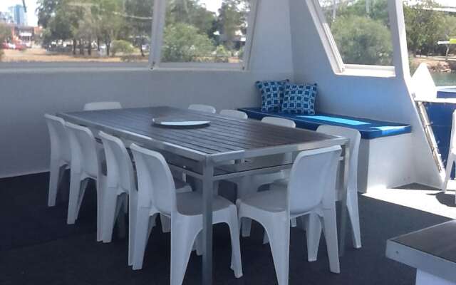 Boyds Bay Houseboat Holidays