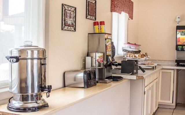 Econo Lodge Traverse City South