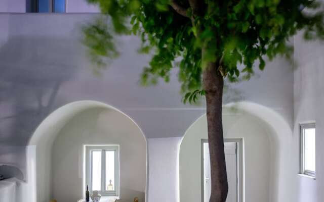 Oia Treasures Art Suites