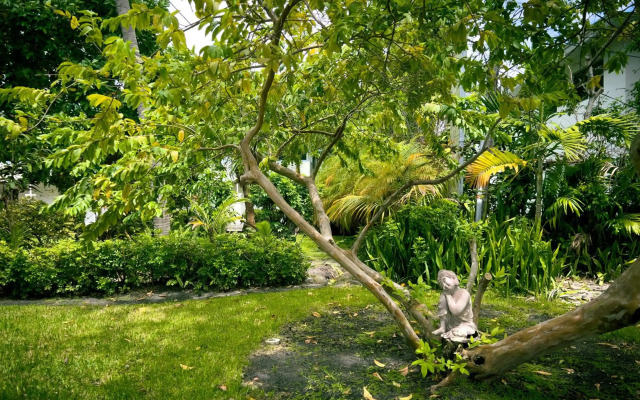 Beach Gardens A North Beach Village Resort Hotel