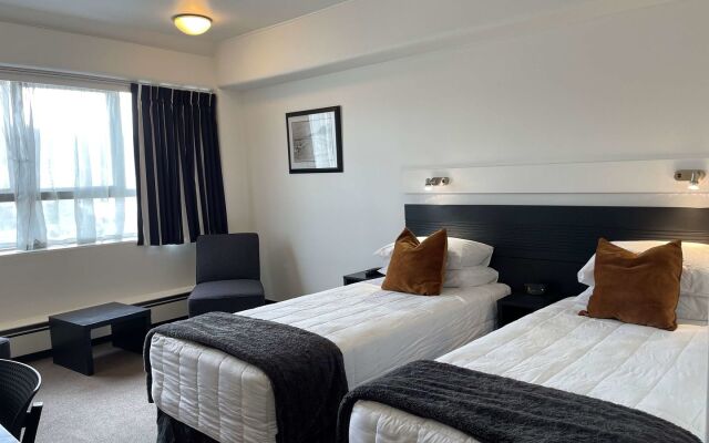 Bay Plaza Hotel