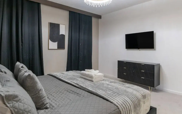 Sophisticated 9 Bedroom Close to Disney