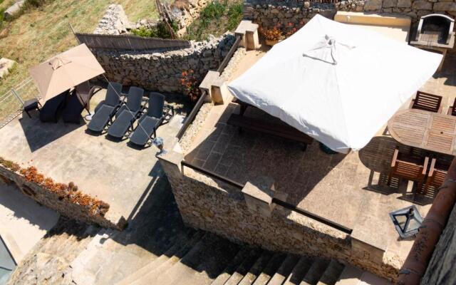 Villeleynah Amazing Gozitan Villa + Pool