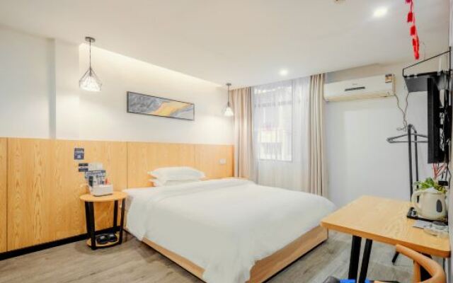 Green Inn (Wuzhou No.4 Middle School Municipal Square Store)