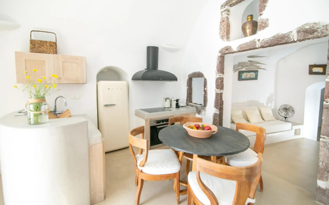 Menias Cave House