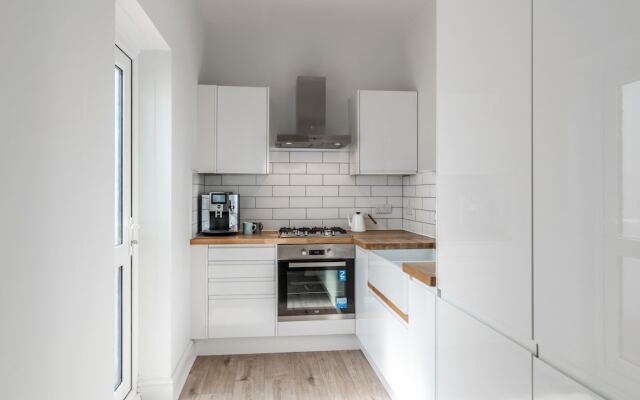 2 Bedroom Central Brighton Apartment