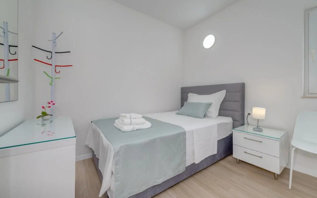 Spacious Modern Apartment Miljak - 1min to the beach