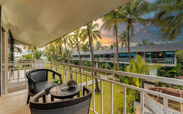 Foxoso La Beach Resort & Spa