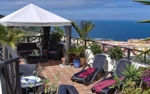 Mediterranean Holiday Home With Small Patio-terrace
