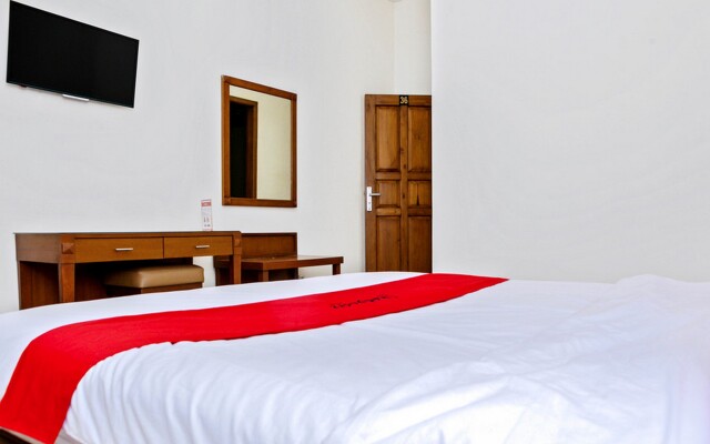 Residences by RedDoorz near Rumah Mode