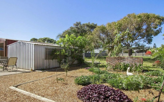 Dolphin Breeze - fully fenced and pet friendly