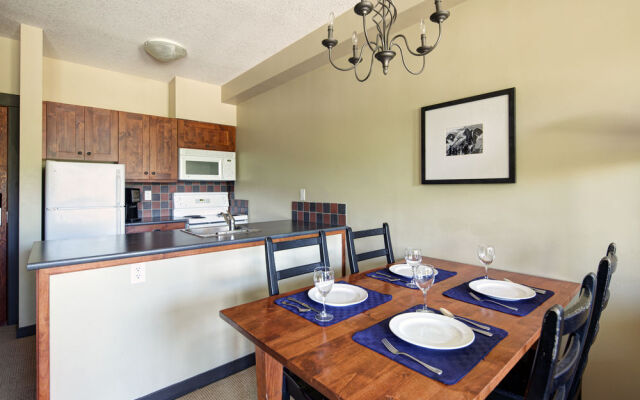 Toby Creek Lodge at Panorama Mountain Resort