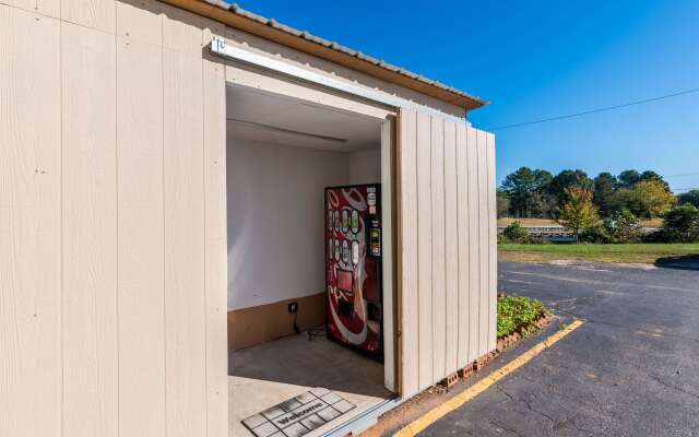 Motel 6 Connellys Springs, NC