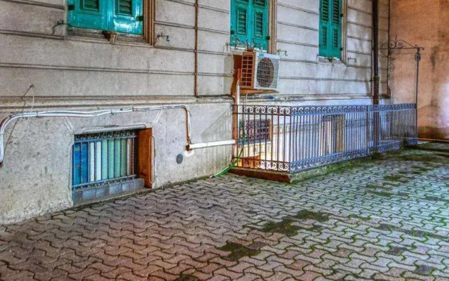 Tribunale Basement Apartment