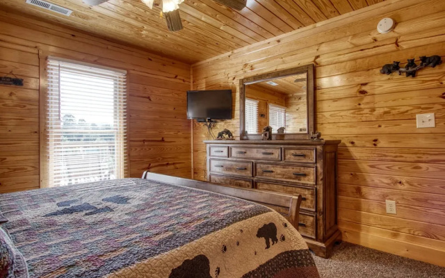 Mountain Breeze 5 Bedrooms 3 Bathrooms Cabin