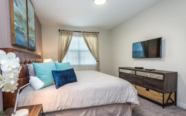6 Bedroom 5 Bathroom Vacation Home