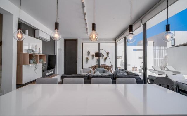 SunnyVillas: 3BR New Villa☆Private Pool in Pernera - White Swan