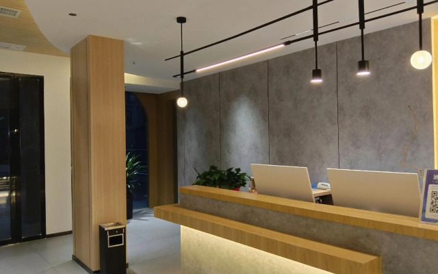 Yueyang Jingjing Hotel (Tianlun International)