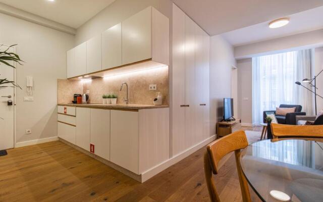 Upscale & Modern 2BDR Apartment