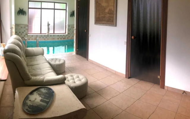 Guests house with amazing pool and sauna