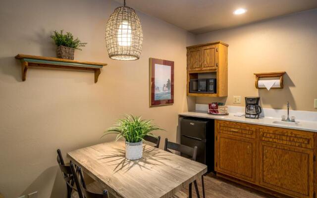 Somerset Inn & Suites