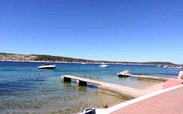 Holiday house Pet - 20m from the sea: Barbat, Island Rab