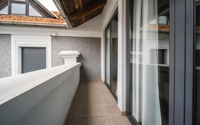 Rustica Rooms