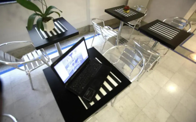 Aparthotel Lacroma