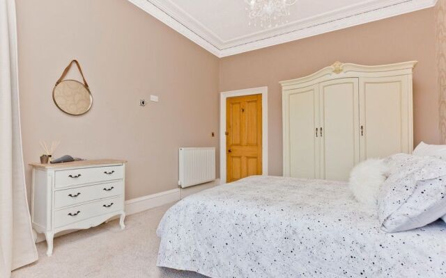 2 Bedroom Penthouse Apartment Sleeps 4
