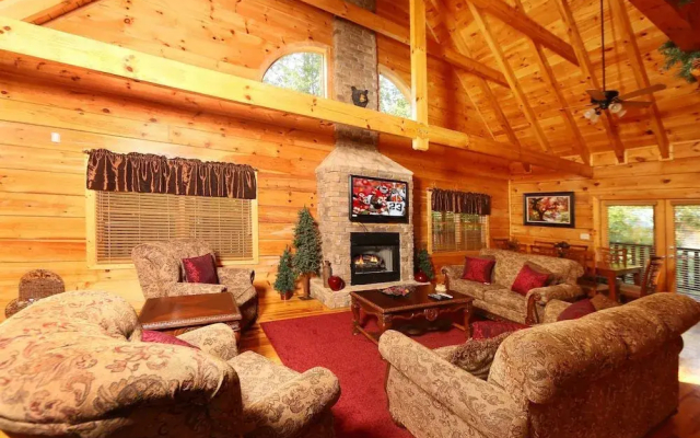 Off The Clock - Four Bedroom Cabin
