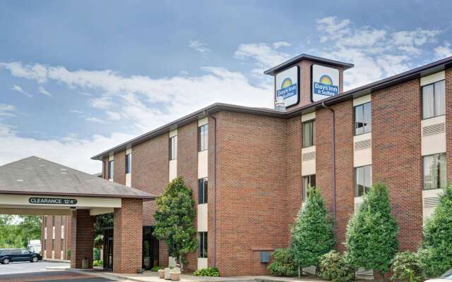 Days Inn & Suites by Wyndham Hickory