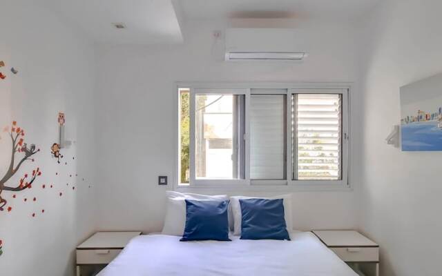 Rupin Pastel in Tel Aviv-yafo