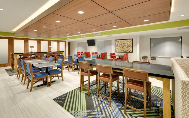Holiday Inn Express Mitchell by IHG