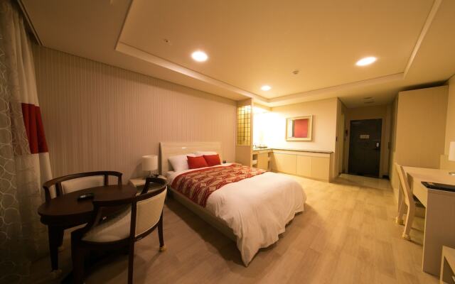 Jung-ang Hitz Condo