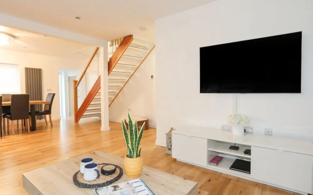 Clydfan, No 1 Trearddur Road
