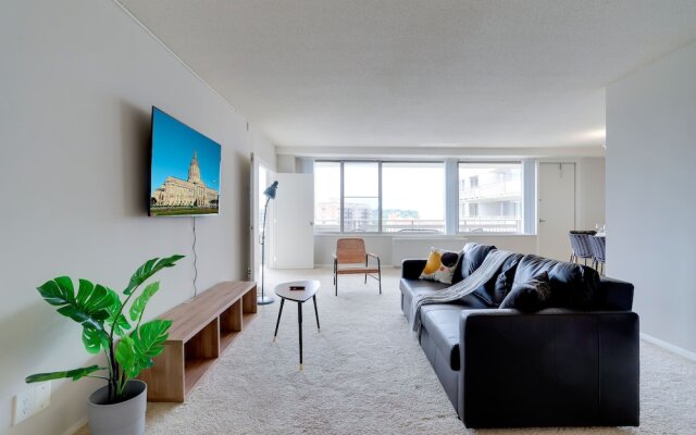 Prime Location Apartment at Crystal City