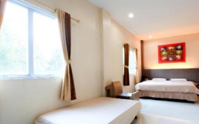 RedDoorz Plus near Living World Pekanbaru