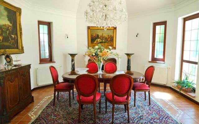 House With 3 Bedrooms in Šamorín, With Furnished Terrace and Wifi