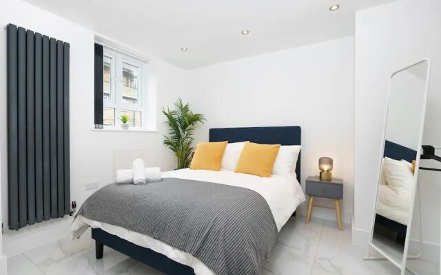 Boutique Flat Near O2 & Excel