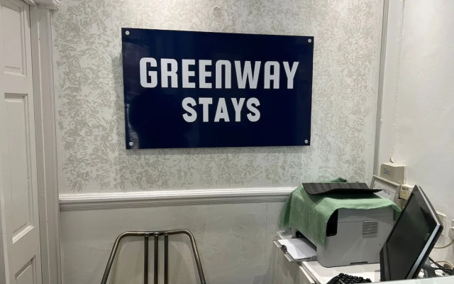 Oyo Greenway Stays