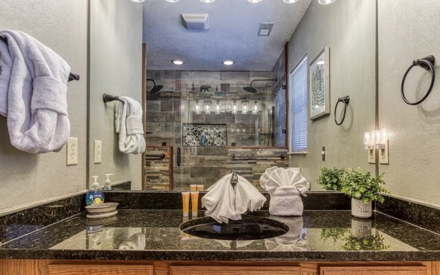 Tree Tops by HoneyBear Cabins