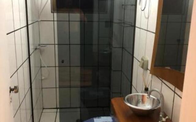 Quarto com Suíte 2 quadras da Praia