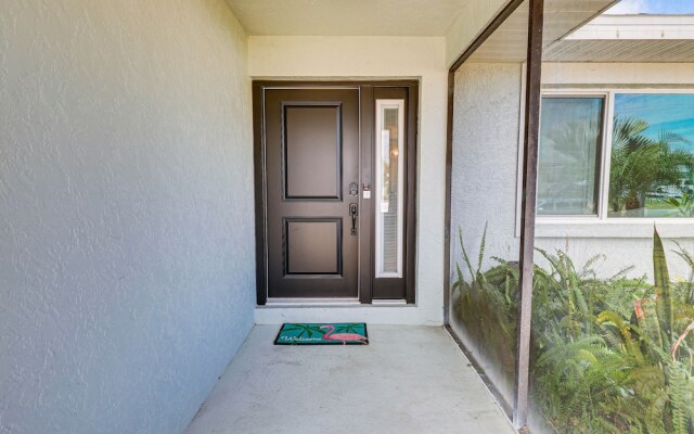 Apollo Beach Oasis: Lanai + Heated Pool!