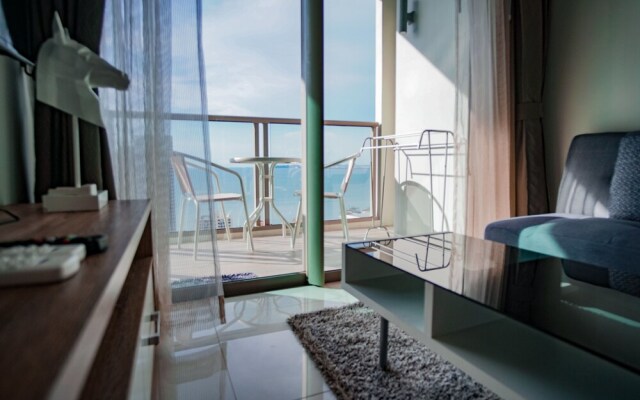 Riviera 1BR Sea View 2605 by Pattaya Holiday